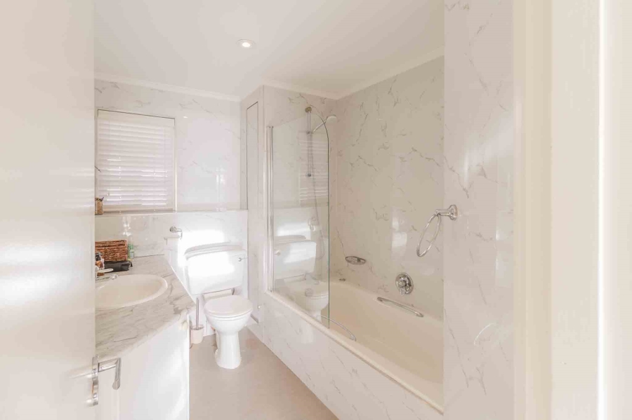 2 Bedroom Property for Sale in Sea Point Western Cape